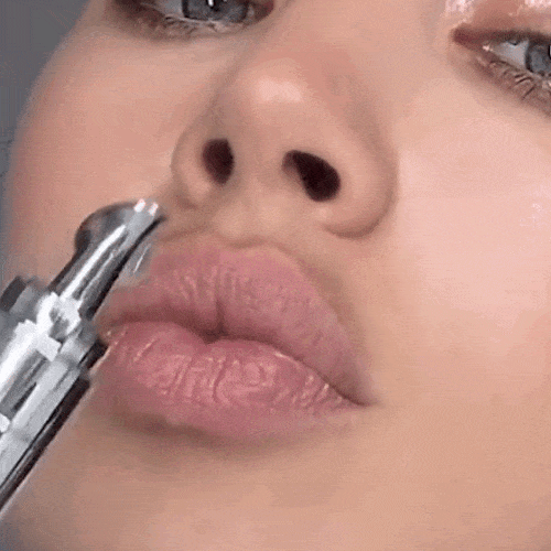 Luciu de buze hidratant cu efect de volum